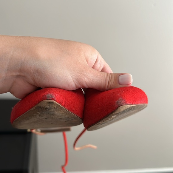 Gently worn red-orange calf fur pointy toe shoes - Picture 7 of 7